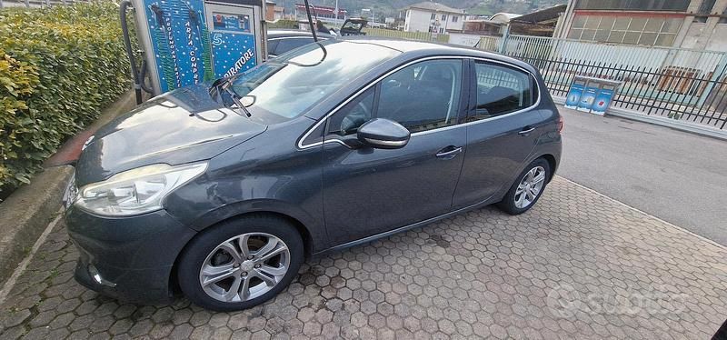 Usata Peugeot 208 Allure 82 CV (60 kW) 2013 Utilitaria