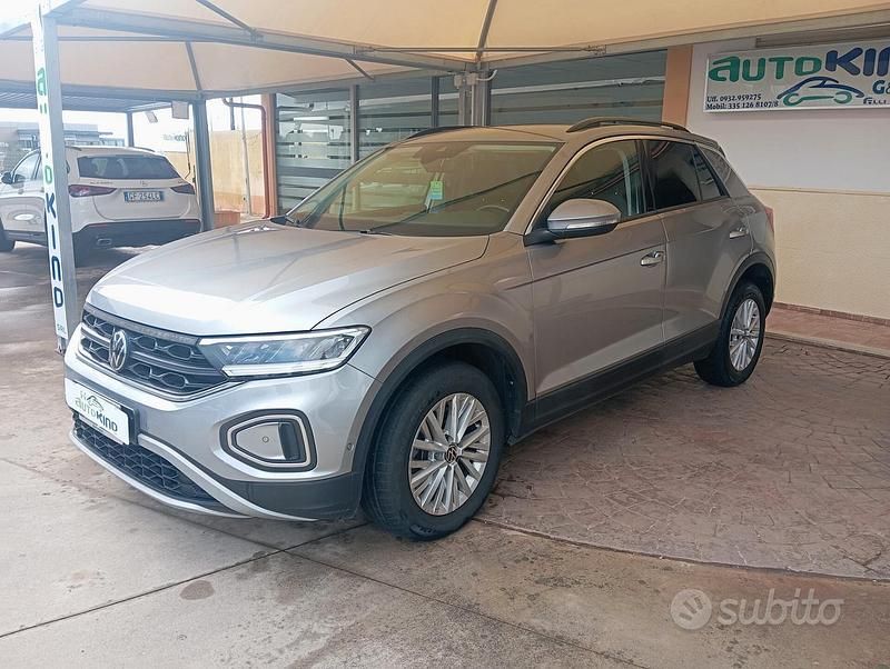 Usata VW T-Roc Life 150 CV (110 kW) 2024 Grigio SUV