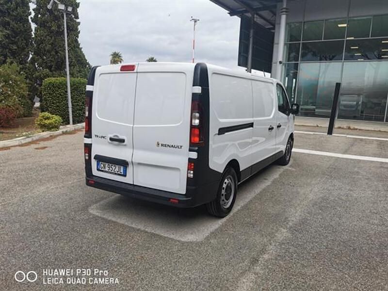 Usata Renault Trafic 150 CV (110 kW) 2023 Bianco Monovolume