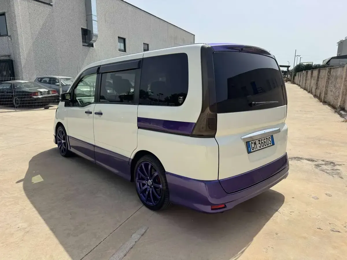 Usata Nissan Serena 137 CV (100 kW) 2010 Midnight purple & pearl white Monovolume