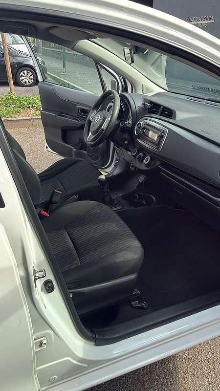 Usata Toyota Yaris Sol 65 CV (47 kW) 2013 Bianco Utilitaria