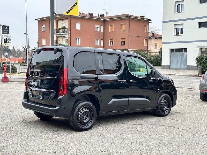 Nuova Fiat Doblò 131 CV (96 kW) 2025 Nero Monovolume