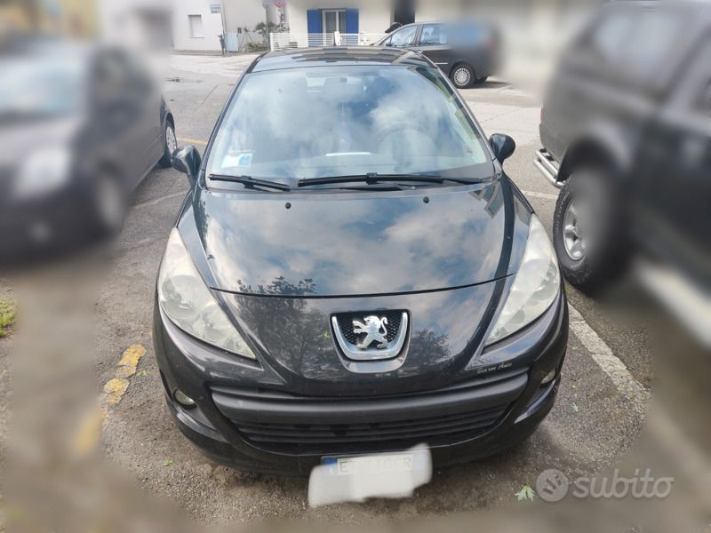 Usata Peugeot 207 70 CV (51 kW) 2014 Nero Utilitaria