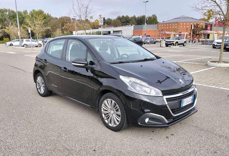 Usata Peugeot 208 82 CV (60 kW) 2018 Nero Utilitaria