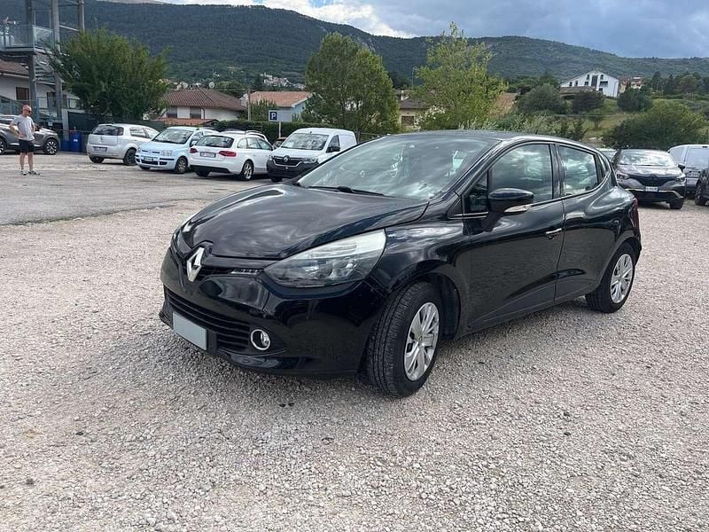 Other Usata 2015 Renault Clio IV Tre volumi | 8500 € (Buon prezzo) - Immagine 1/4