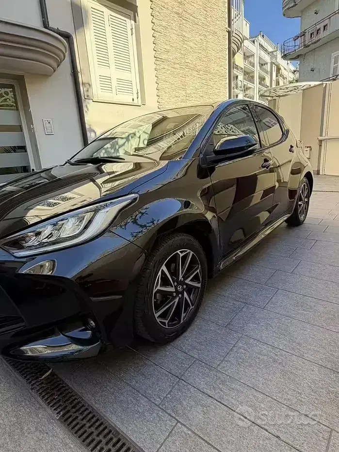 Usata Toyota Yaris Trend 72 CV (52 kW) 2023 Nero Utilitaria