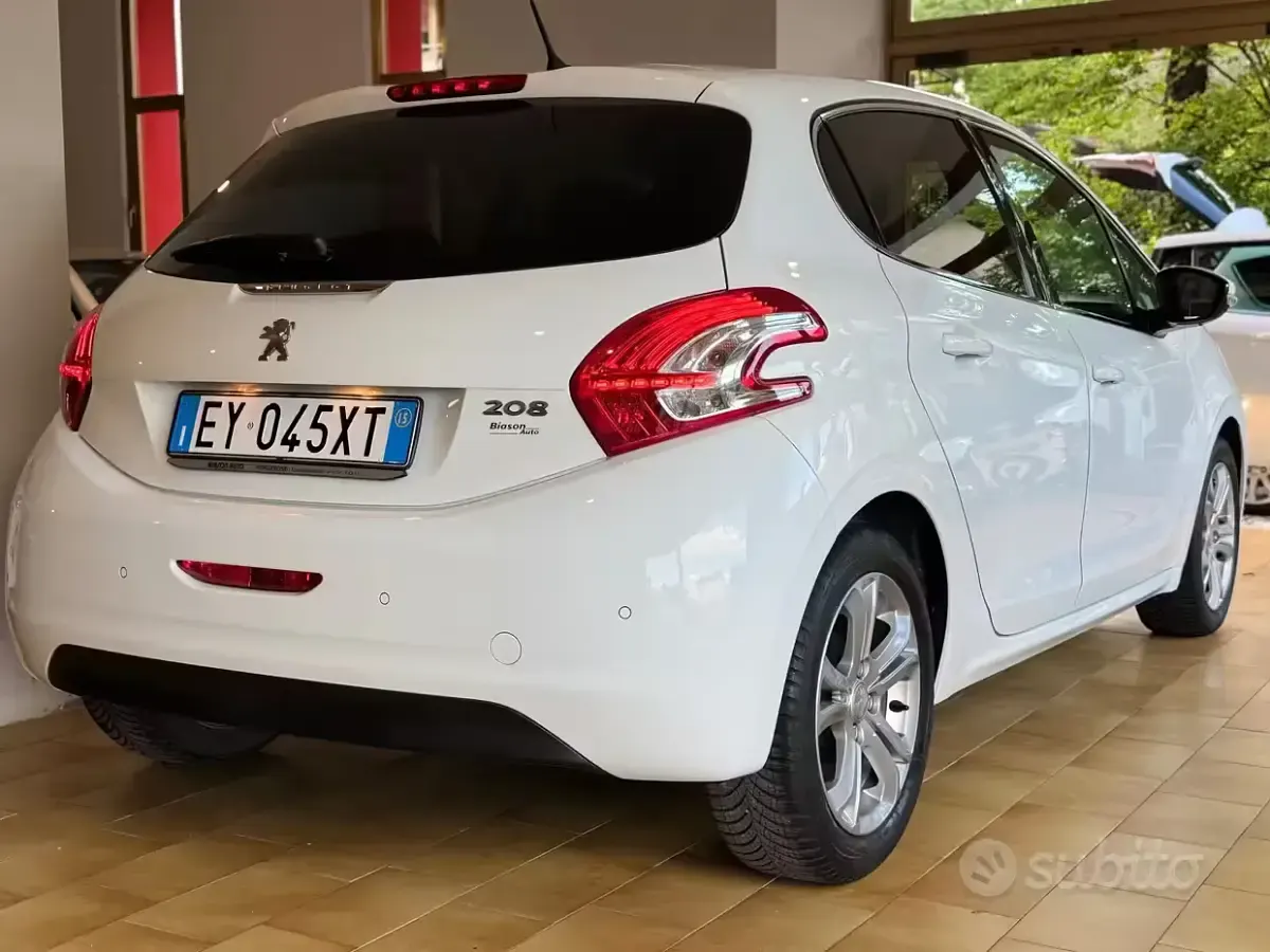 Usata Peugeot 208 Allure 82 CV (60 kW) 2015 Bianco Utilitaria