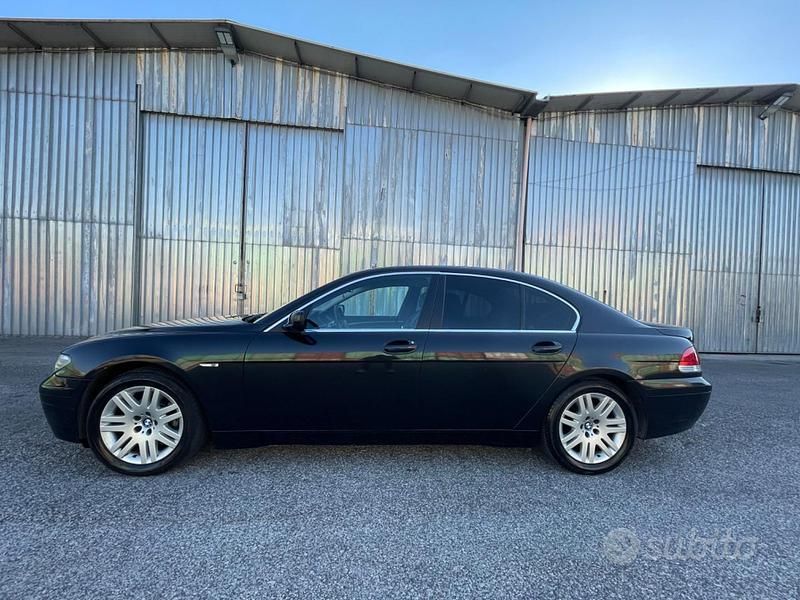 Begagnad BMW 730 231 HK (169 kW) 2005 Svart Sedan