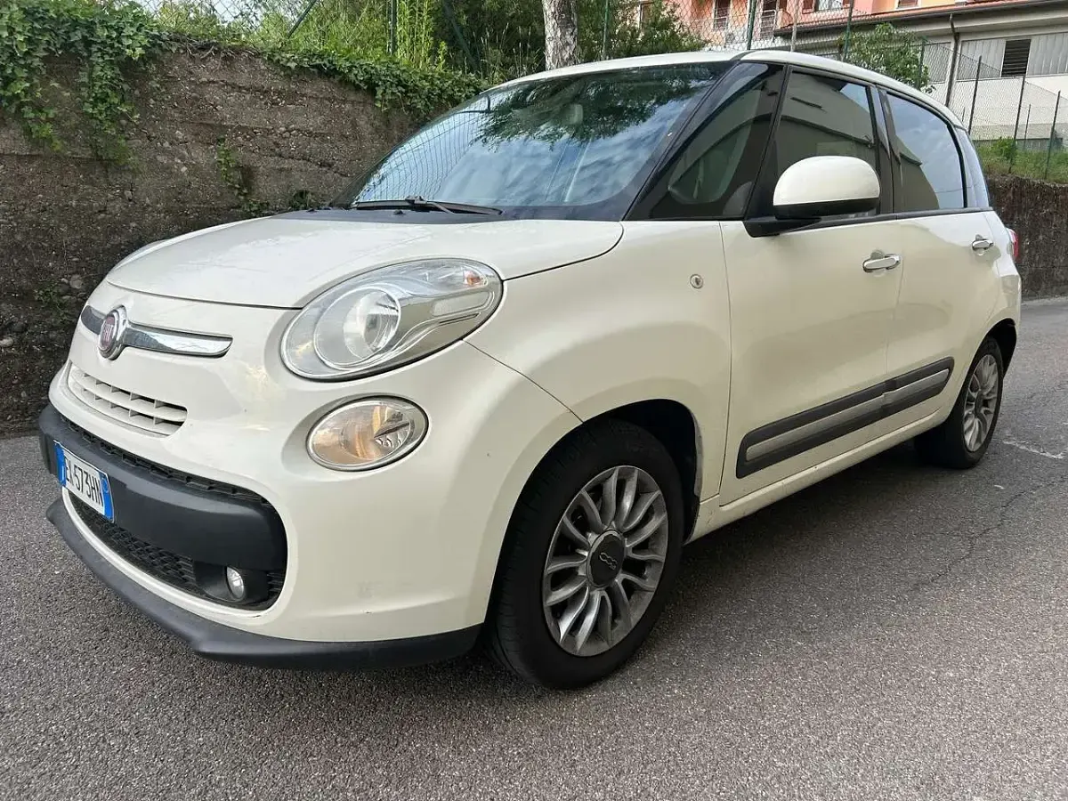 Begagnad Fiat 500L Lounge 105 HK (77 kW) 2014 Vit Minibuss