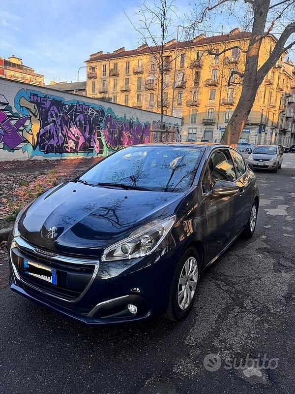 Usata Peugeot 208 68 CV (50 kW) 2016 Nero Utilitaria