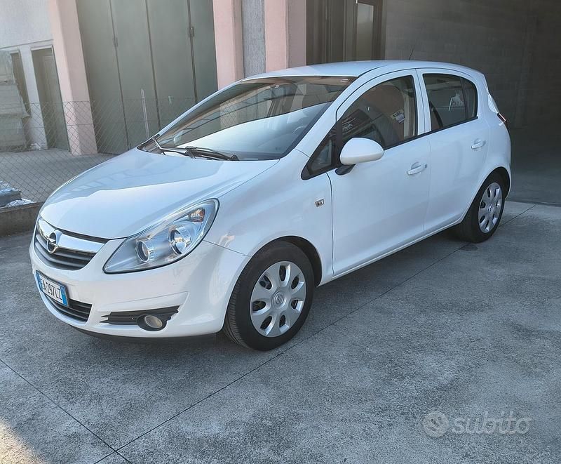 Usata Opel Corsa Enjoy 80 CV (58 kW) 2009 Bianco Utilitaria