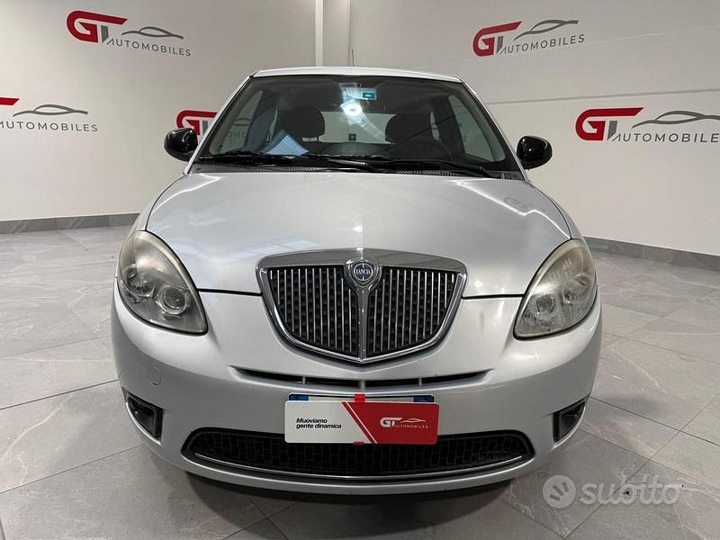 Usata Lancia Ypsilon 69 CV (50 kW) 2011 Grigio Utilitaria