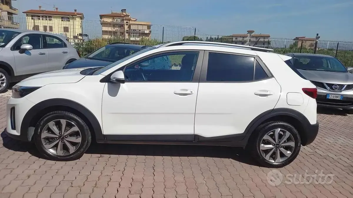 Używany Kia Stonic Style 84 KM (61 kW) 2023 Biały SUV