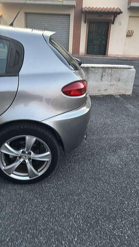 Usata Alfa Romeo 147 150 CV (110 kW) 2007 Argento Utilitaria