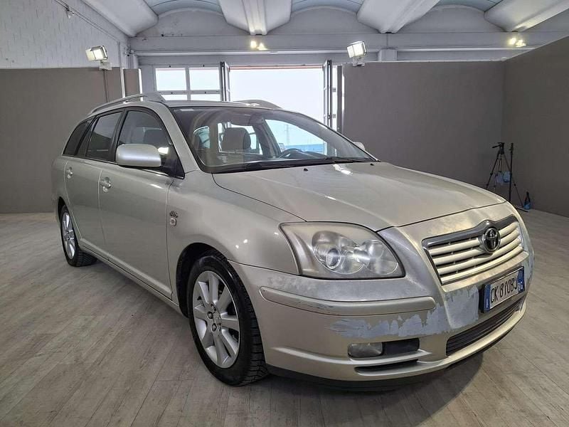 Usata Toyota Avensis 116 CV (85 kW) 2003 Grigio Station wagon