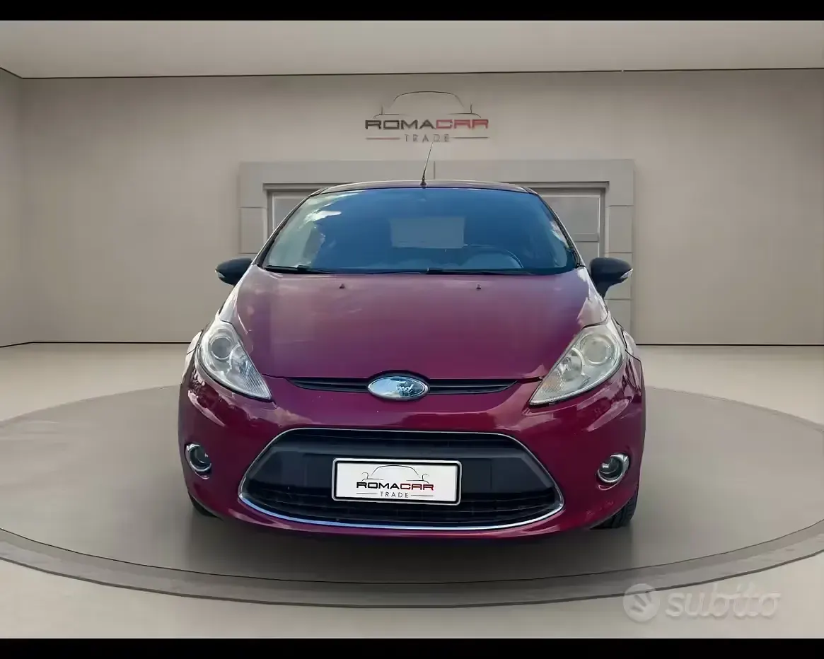 Usado Ford Fiesta 97 CV (71 kW) 2010 Rojo Berlina