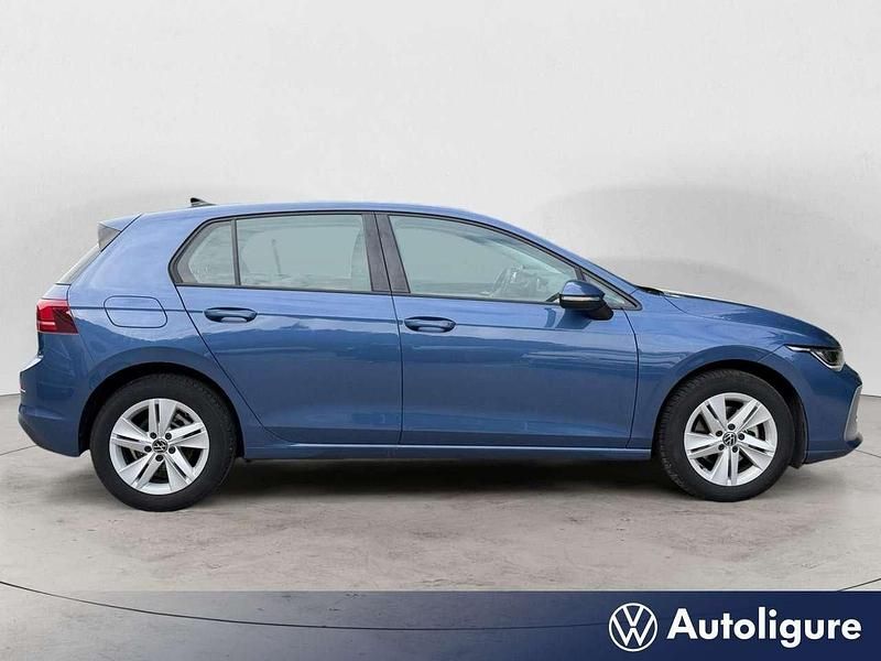 Usata VW Golf VIII Life 116 CV (85 kW) 2025 Blu/azzurro Berlina