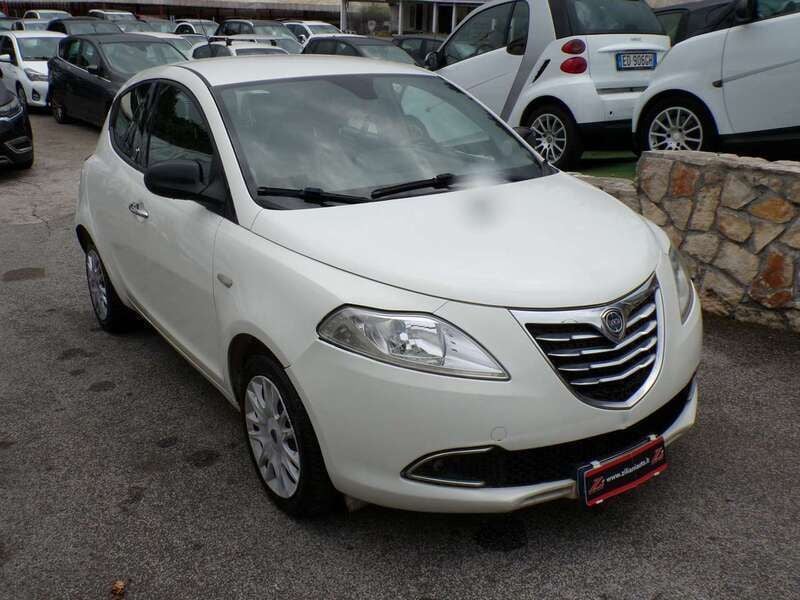 Usata Lancia Ypsilon 95 CV (69 kW) 2012 Bianco Utilitaria