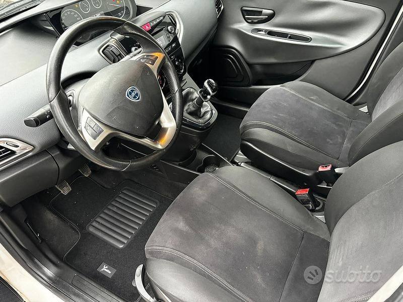Usata Lancia Ypsilon 2015 Bianco Utilitaria