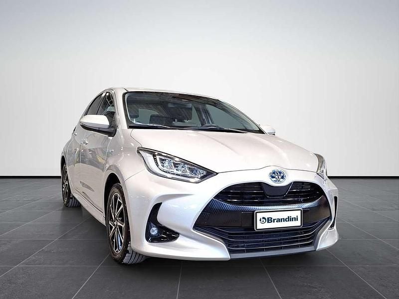 Usata Toyota Yaris Hybrid Trend 92 CV (67 kW) 2021 Argento Berlina