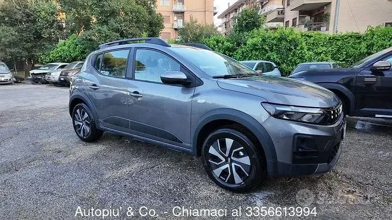 Nuova Dacia Sandero Stepway 122 CV (89 kW) 2026 Grigio Berlina