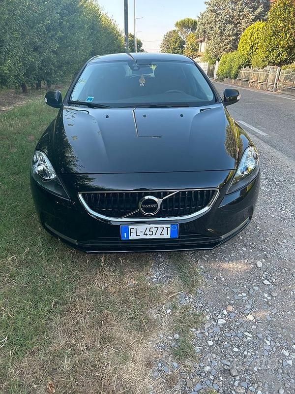 Usata Volvo V40 120 CV (88 kW) 2017 Nero Berlina