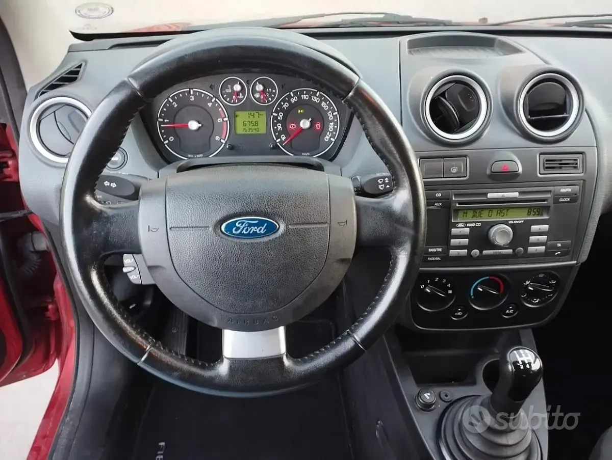 Usata Ford Fiesta 68 CV (50 kW) 2007 Rosso Utilitaria