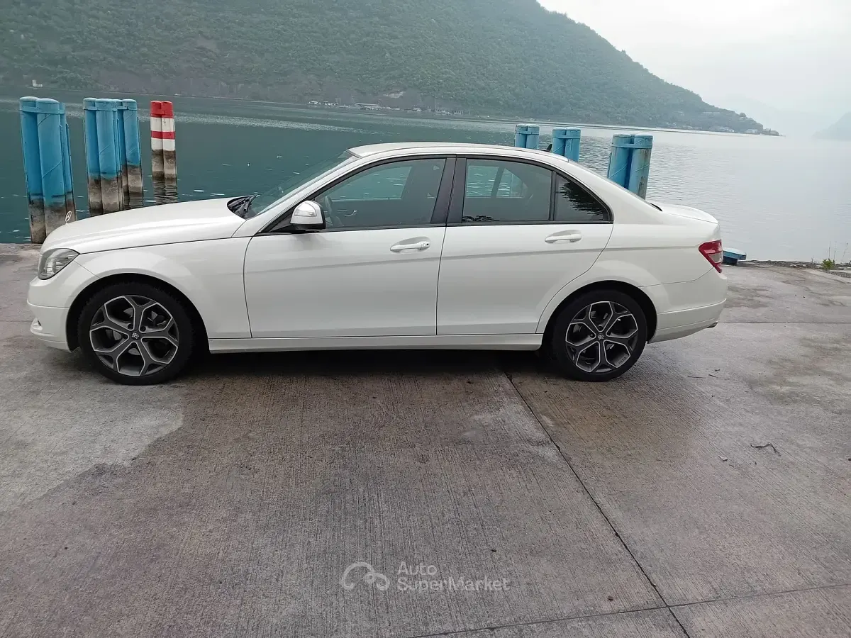 Usata Mercedes C220 170 CV (125 kW) 2007 Bianco Berlina