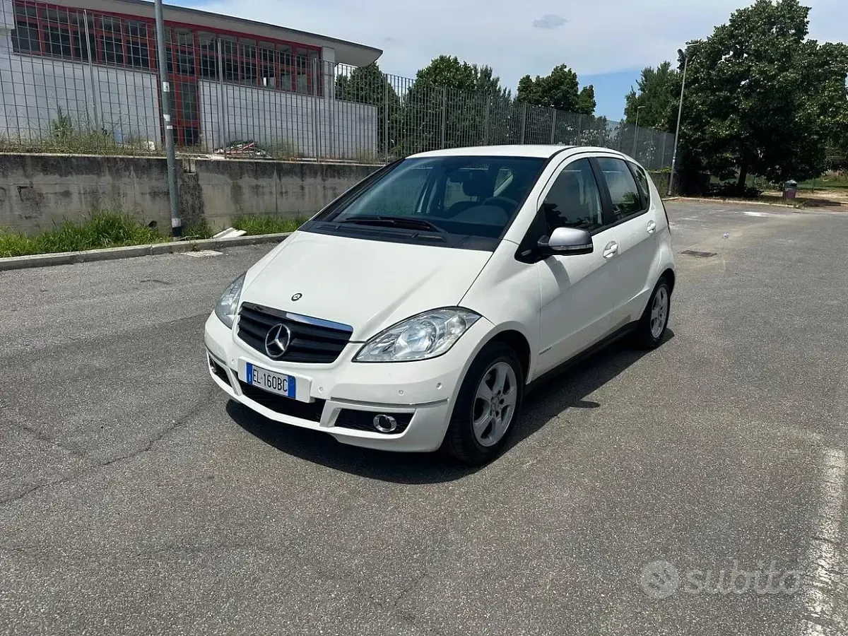 Usata Mercedes A160 Elegance 95 CV (69 kW) 2011 Bianco Utilitaria