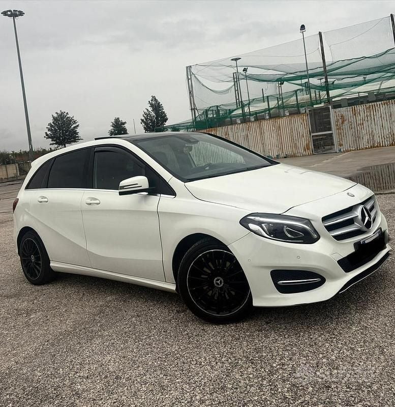 Usata Mercedes B200 Premium 140 CV (102 kW) 2017 Utilitaria