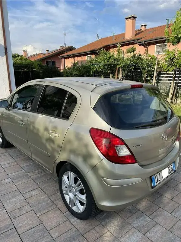 Usata Opel Corsa Cosmo 80 CV (58 kW) 2007 Utilitaria