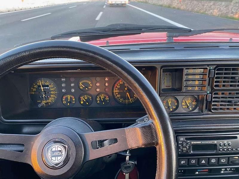 Usata Lancia Delta 196 CV (144 kW) 1990 Rosso Utilitaria