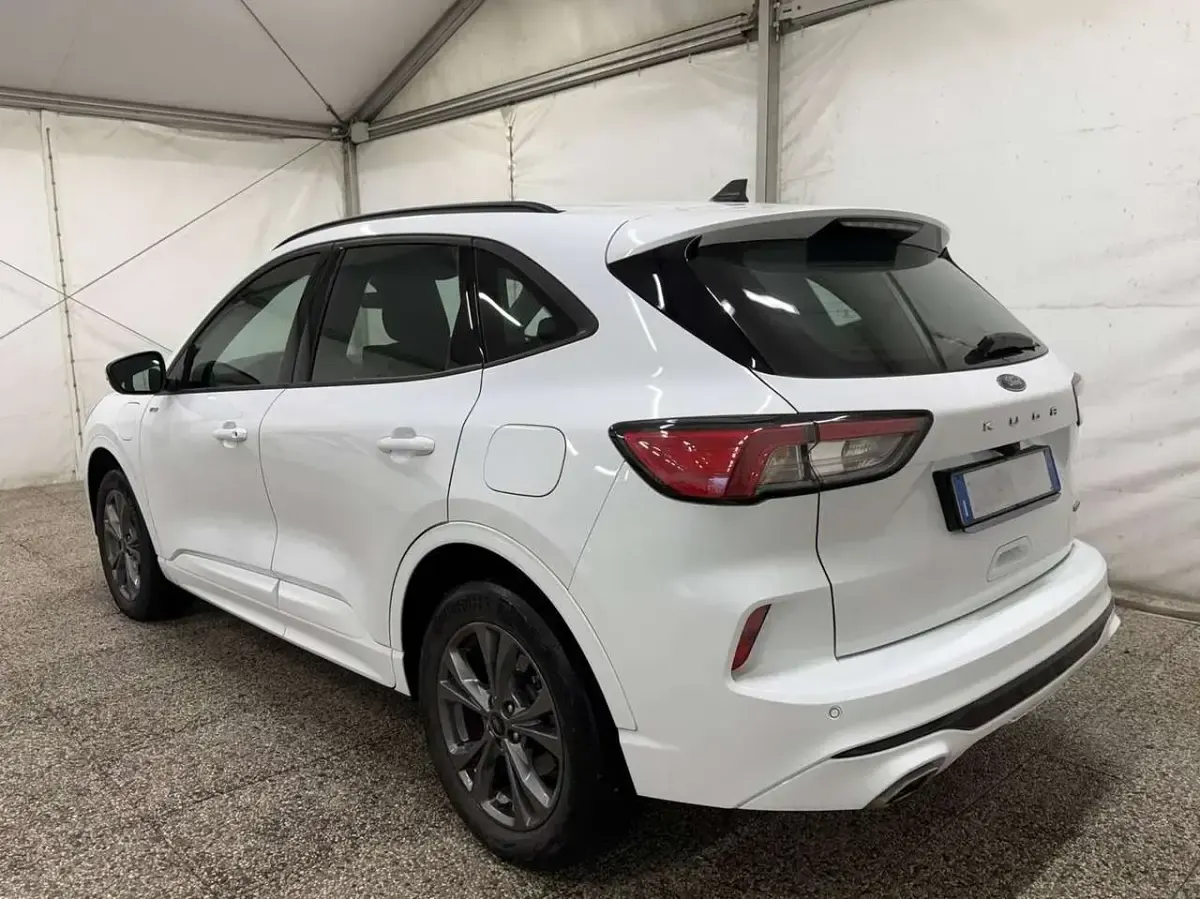 Usata Ford Kuga Titanium 152 CV (111 kW) 2023 Bianco SUV