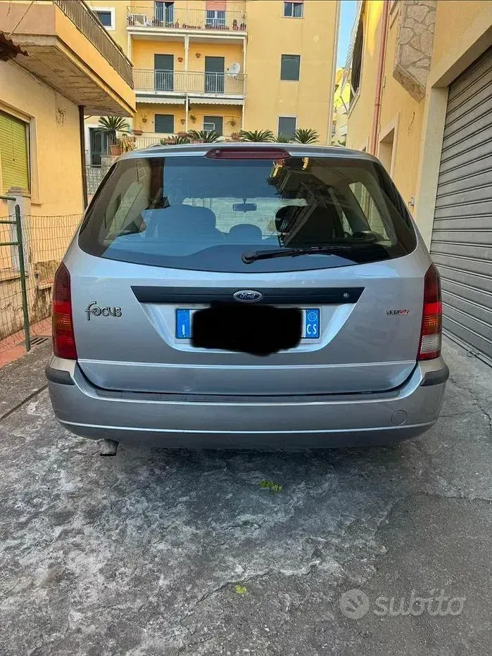 Usata Ford Focus 116 CV (85 kW) 2002 Grigio Station wagon