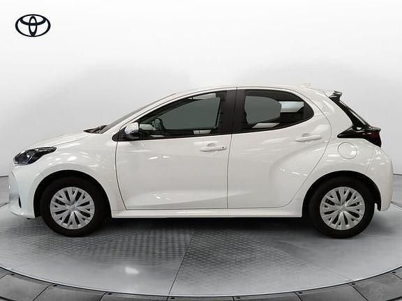 Usata Toyota Yaris Hybrid Active 116 CV (85 kW) 2024 Bianco Berlina