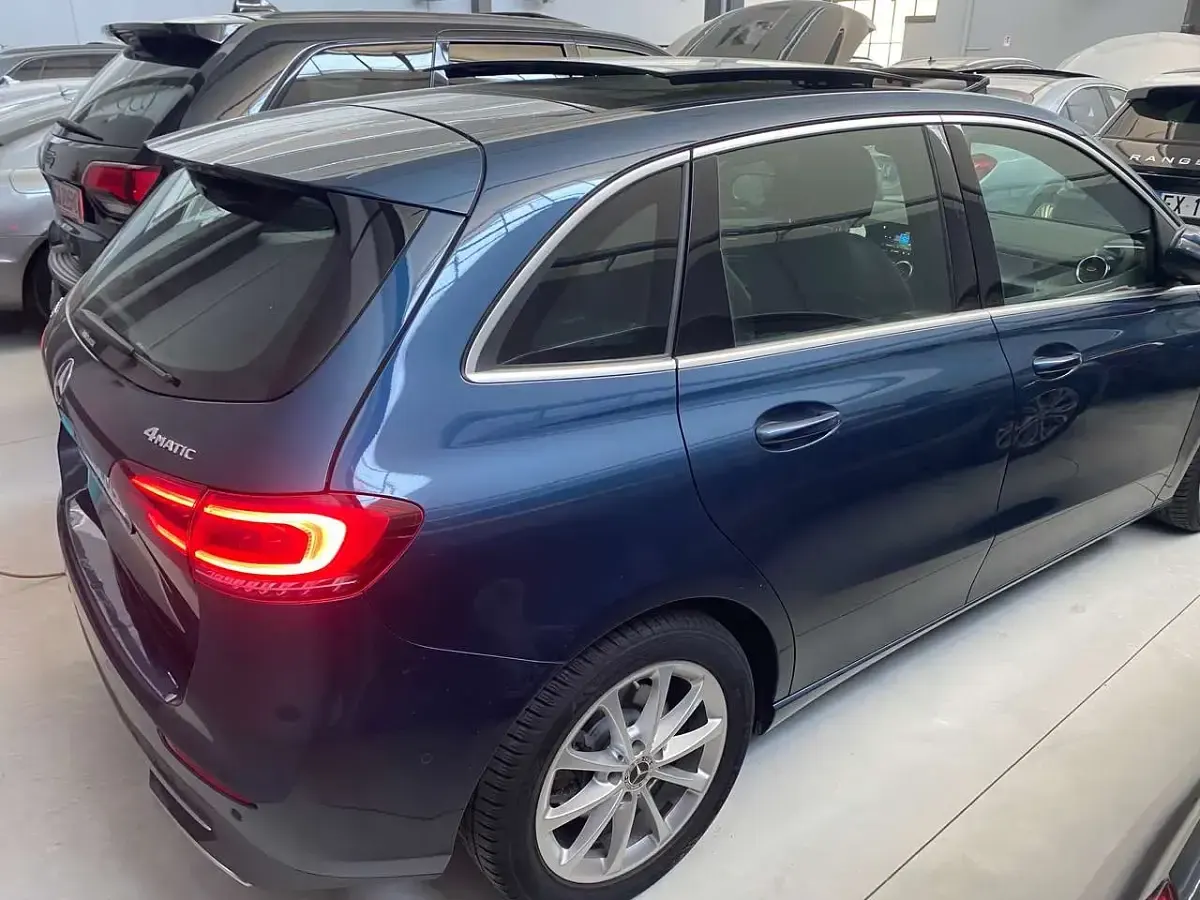 Usata Mercedes B220 190 CV (139 kW) 2019 Blu/azzurro Monovolume
