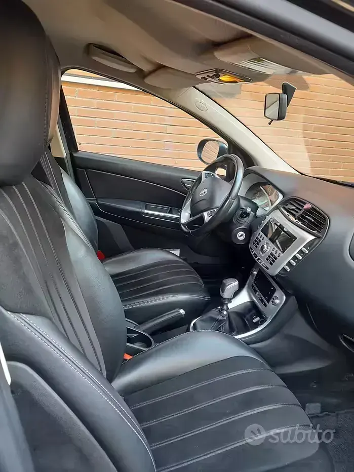 Usata Lancia Delta 105 CV (77 kW) 2012 Nero Utilitaria