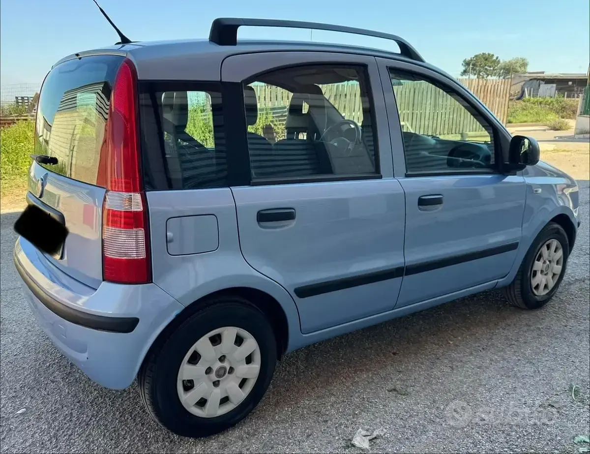 Usata Fiat Panda Lounge 69 CV (50 kW) 2012 Bluazzurro Utilitaria