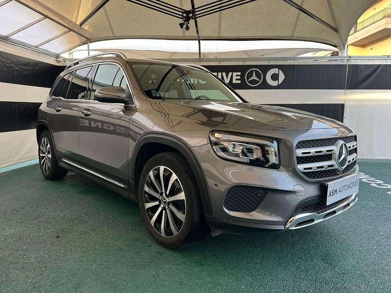 Grigio Usata 2022 Mercedes GLB200 SUV | 32.700 € (Buon prezzo) - Immagine 1/4
