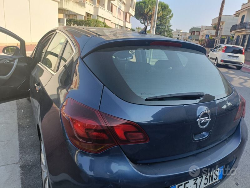 Usata Opel Astra 75 CV (55 kW) 2010 Blu Utilitaria