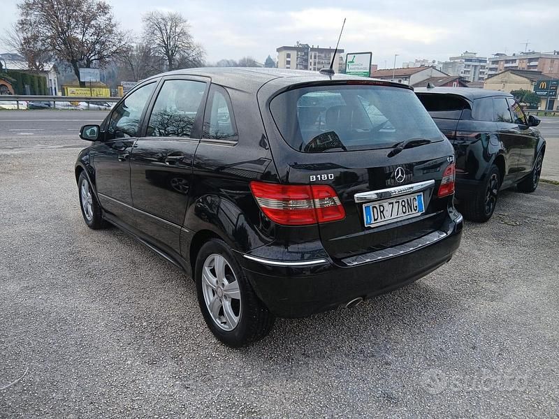 Usata Mercedes B180 108 CV (79 kW) 2008 Nero Monovolume