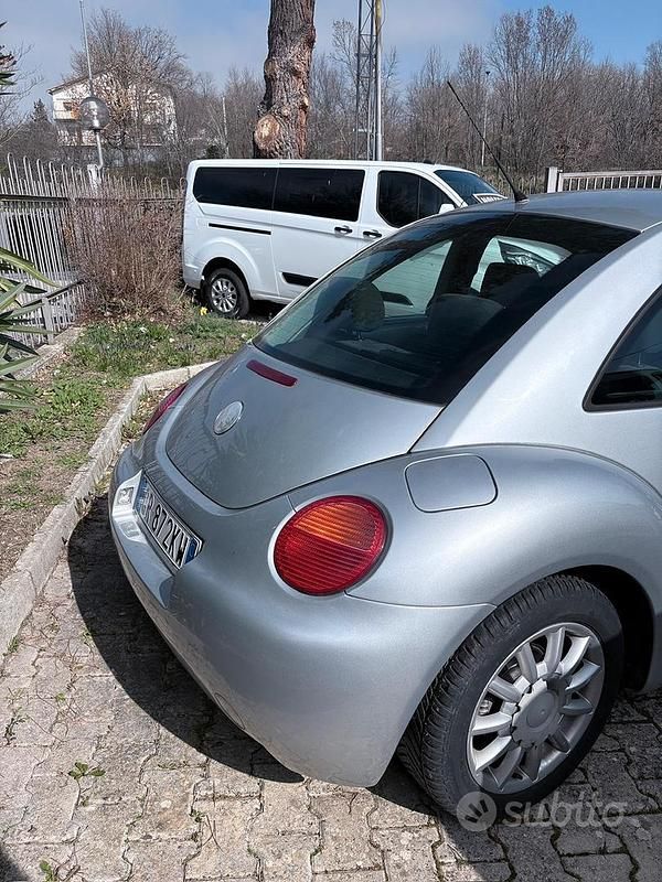 Usata VW New Beetle 105 CV (77 kW) 2004 Grigio Utilitaria