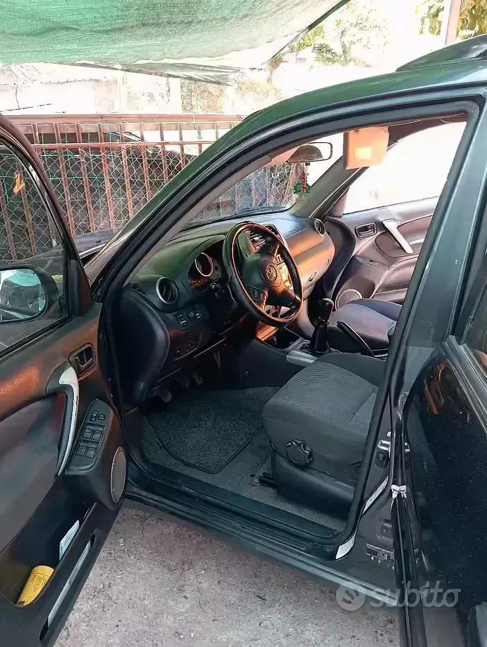 Usata Toyota RAV4 136 CV (100 kW) 2005 Grigio SUV