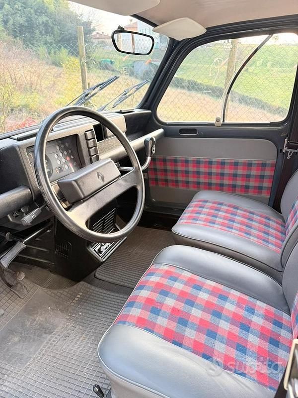 Blu Usata 1980 Renault R4 Tre volumi | 8000 € - Immagine 1/4