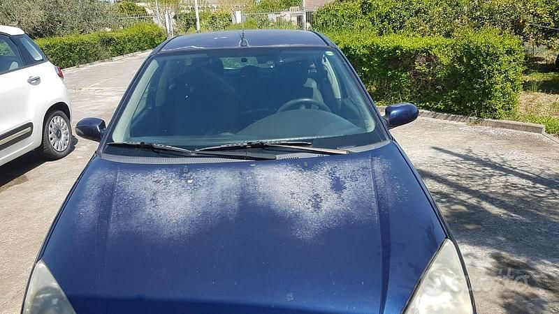 Usata Ford Focus 90 CV (66 kW) 2002 Blu Berlina