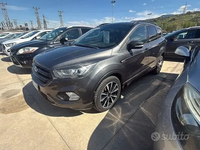 Usata Ford Kuga ST-Line 150 CV (110 kW) 2019 Grigio SUV
