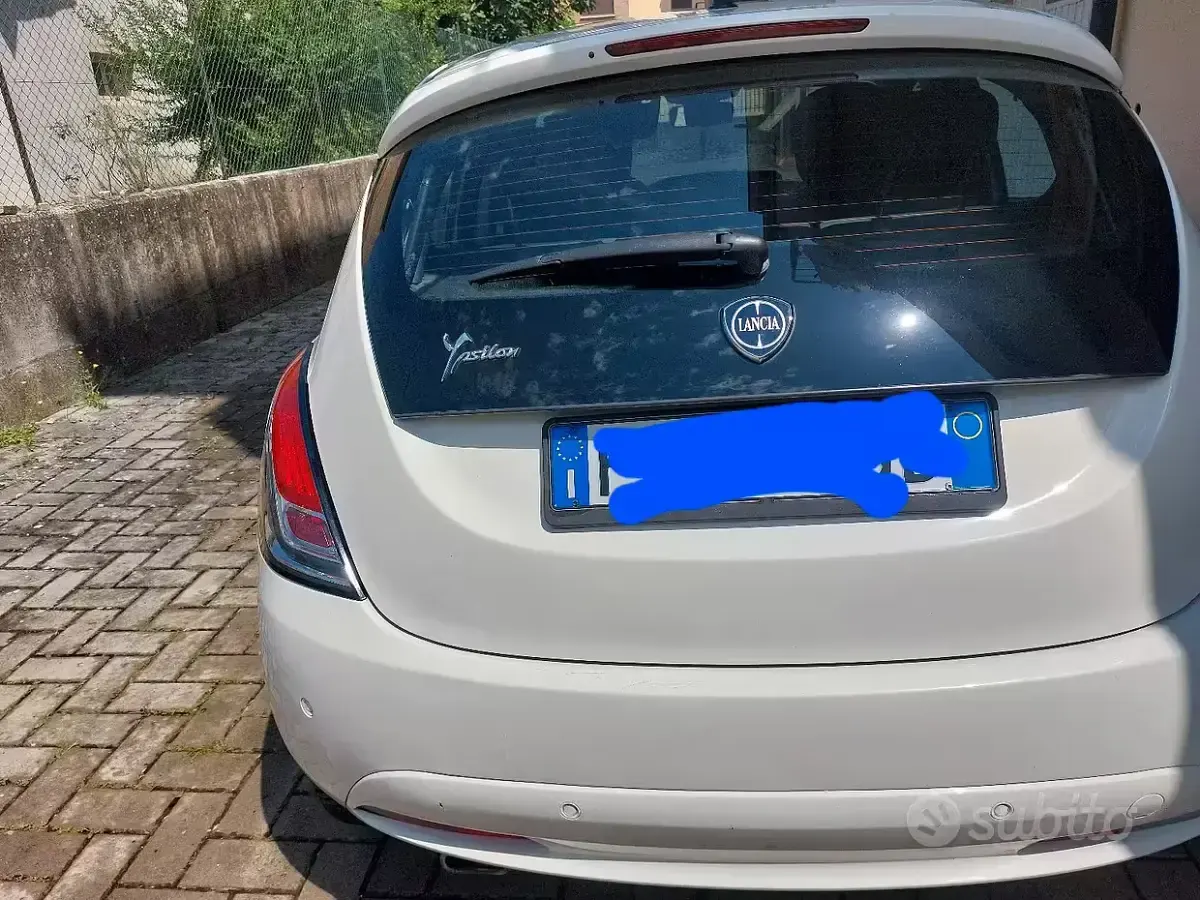 Usata Lancia Ypsilon 69 CV (50 kW) 2017 Bianco Utilitaria