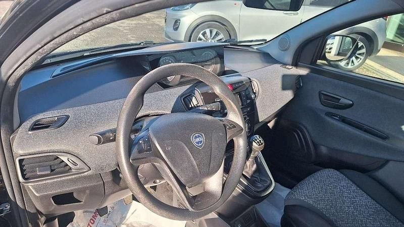 Usata Lancia Ypsilon 69 CV (50 kW) 2019 Nero Utilitaria