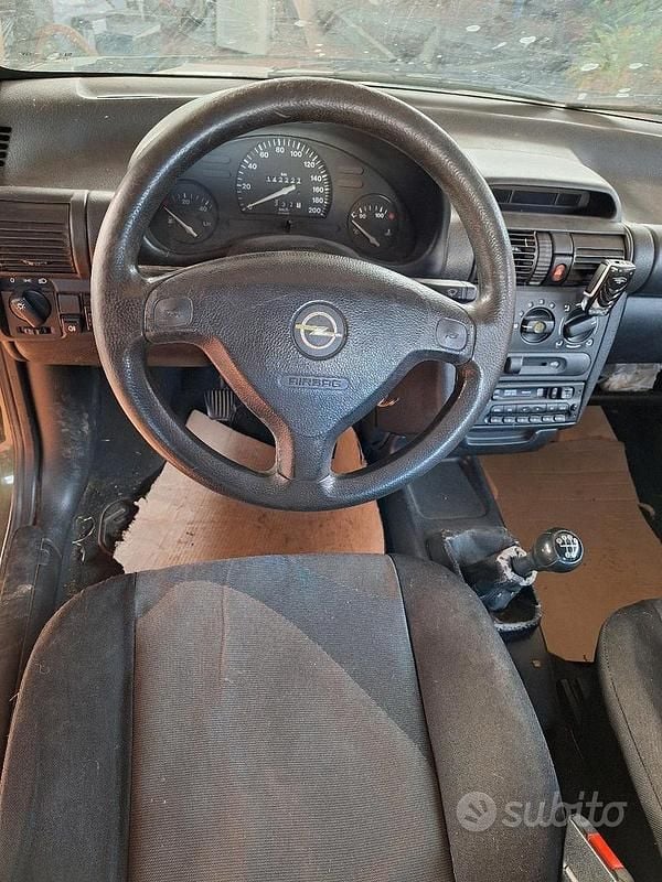 Usata Opel Corsa 45 CV (33 kW) 2001 Verde Utilitaria