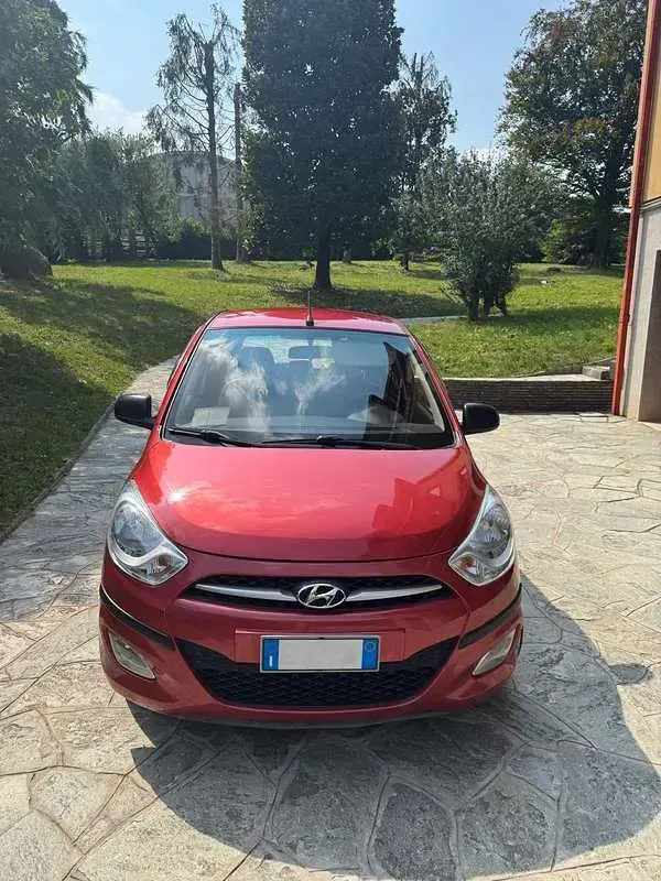 Usata Hyundai i10 69 CV (50 kW) 2011 Rosso Utilitaria